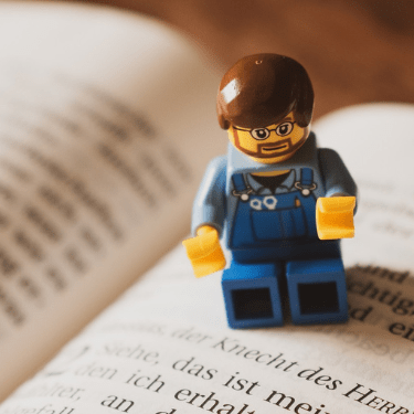 Ludzik lego i książka